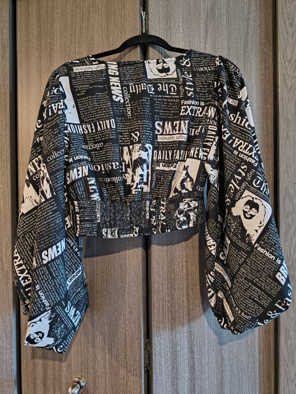 Live 4 Truth Fashion Black White Long Sleeved V-Neck Button Down Tight Top M - Picture 5 of 10